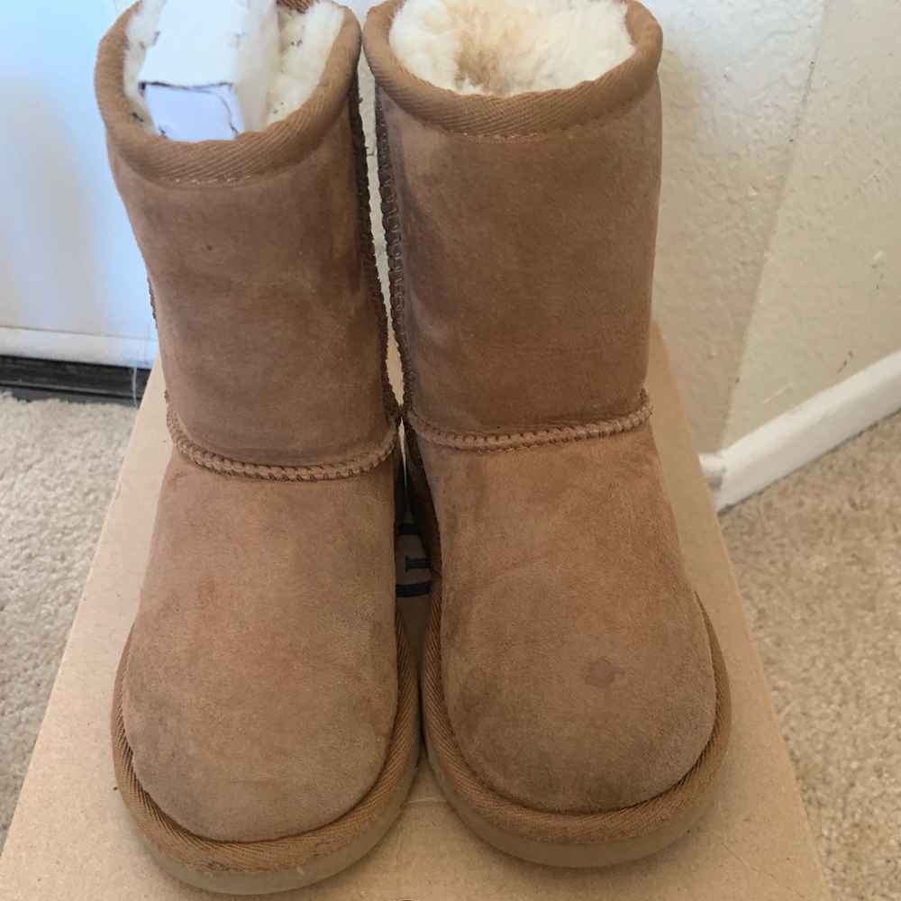 Kids tan uggs boots